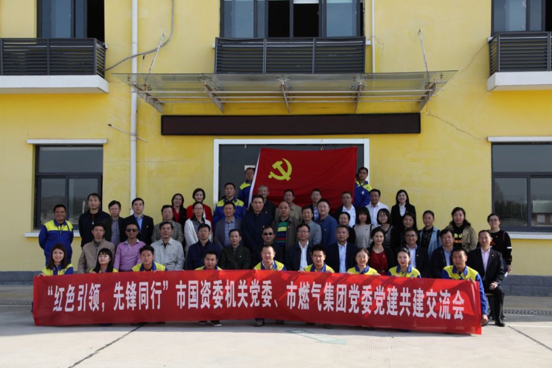 在工业电气设备的选择上，隔离开关是一个不可或缺的组件。今天我们就来对比一下市场上的两种主流产品——国产隔离开关与进口品牌隔离开关。